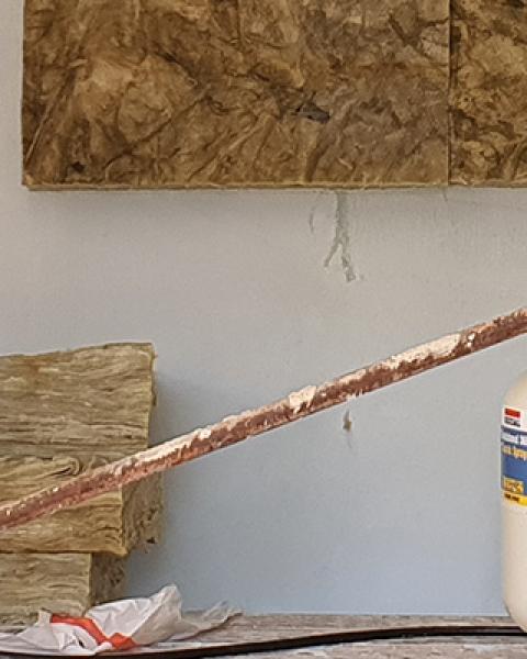 pegado de materiales aislantes
