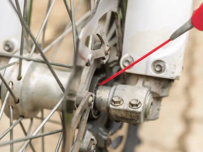 engrasar la cadena de la bici